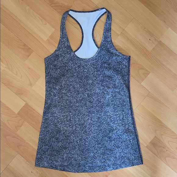 Lululemon woman’s tank top - Picture 2 of 7